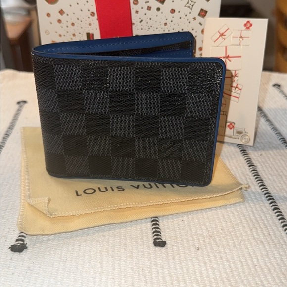 50% OFF 🔥Louis Vuitton Black & Blue Damier 2016 limited edition Men's Wallet - Picture 1 of 11